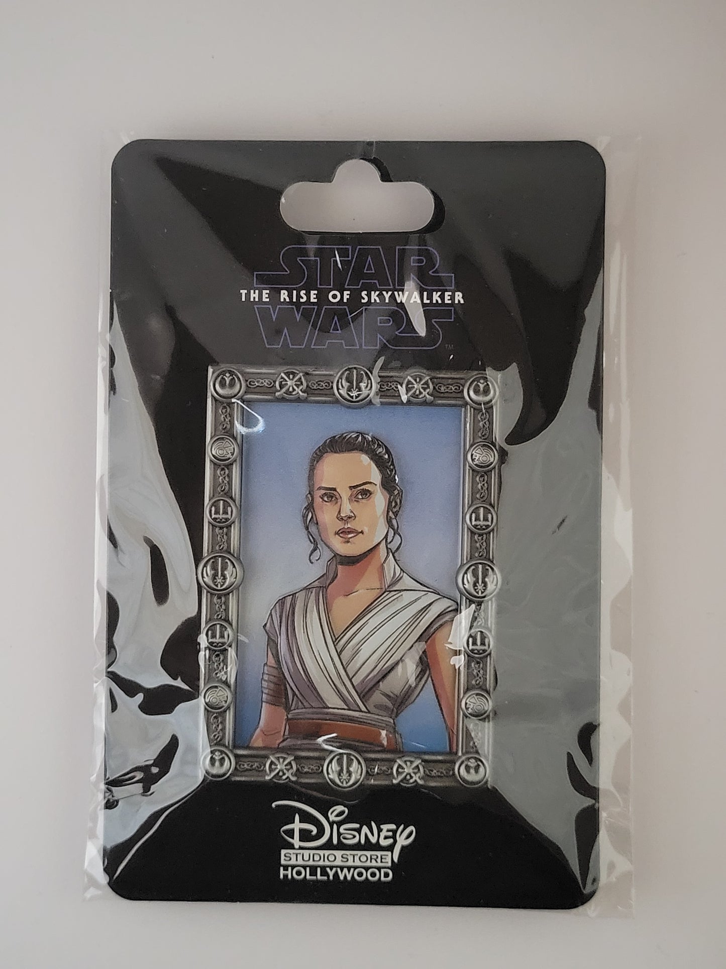 DSSH DSF Disney Pin - Star Wars Rise of Skywalker - Rey LE 400