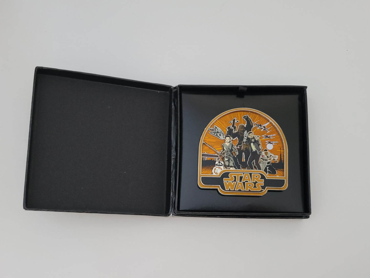 Parks Disney Pin - Star Wars The Force Awakens - Resistance - Chewbacca, Rey, Han Solo, Finn, BB-8 Jumbo LE 500