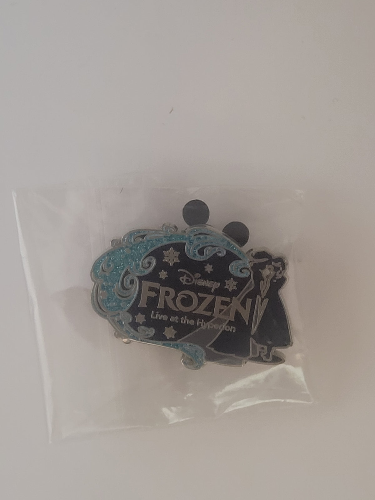 DLR Disney Pin - Frozen Life at the Hyperion - Anna and Elsa