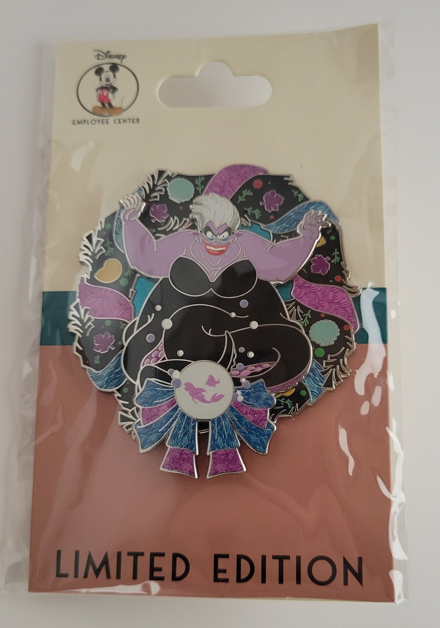 DEC Disney Pin - Halloween Wreath Villain - Ursula from The Little Mermaid LE 400
