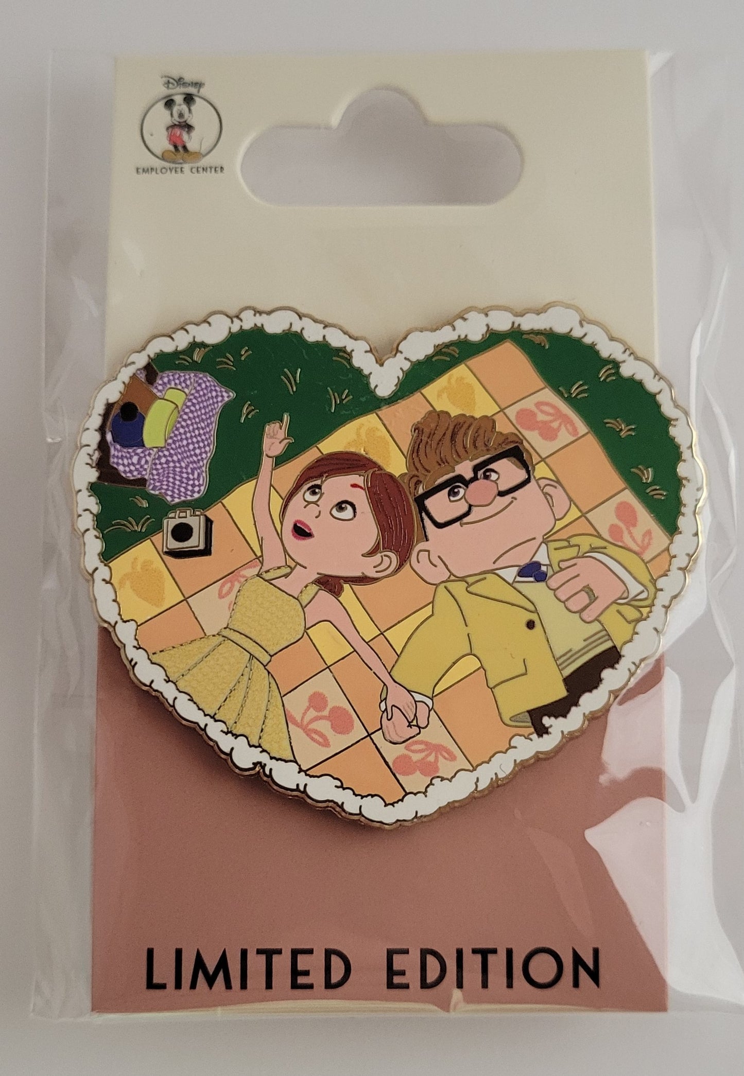 DEC Disney Pin - Pixar Heart Valentine's Day - Carl and Ellie from Up LE 350