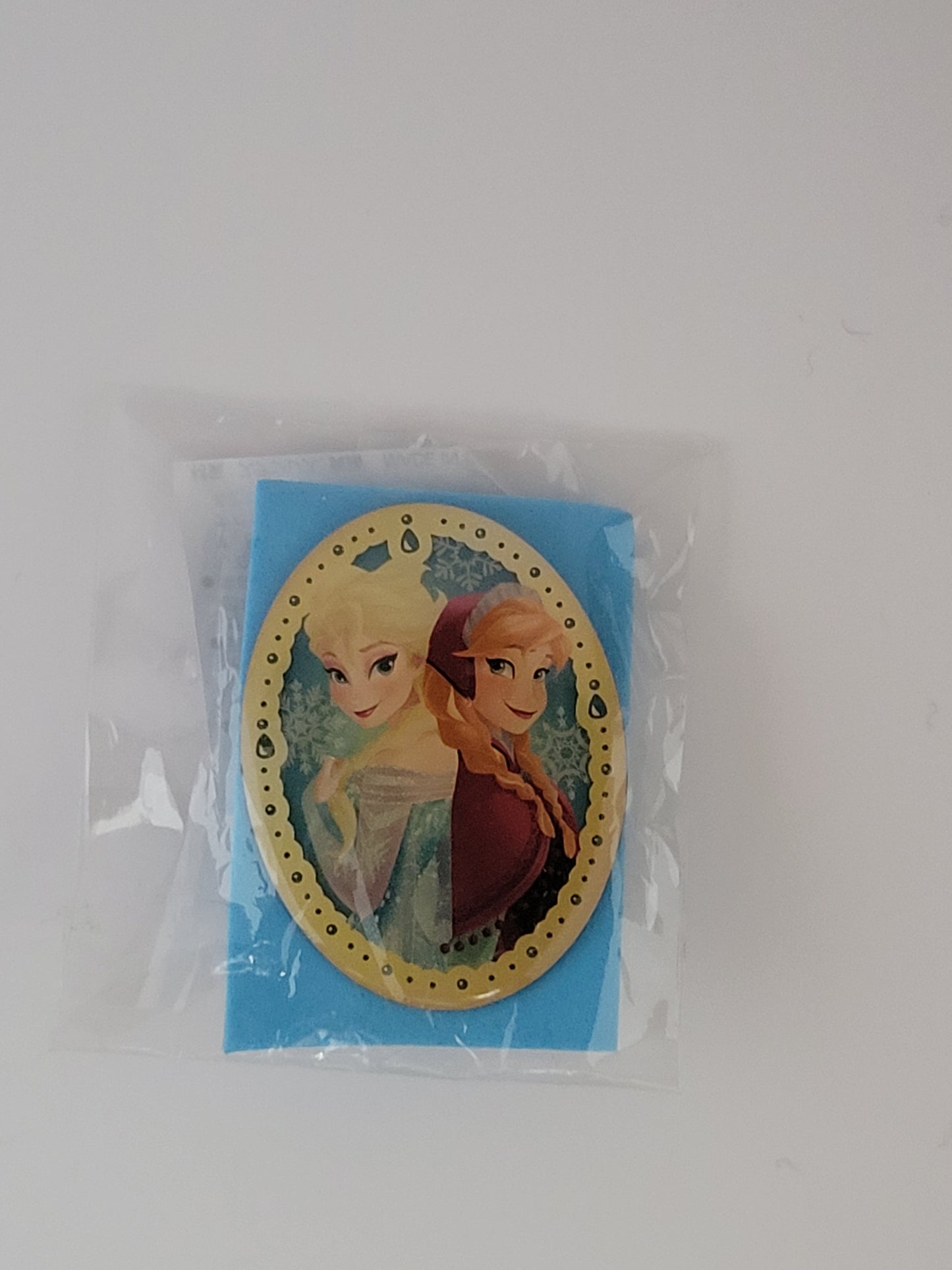 DOC - Disney On Classic 2016 Pin - Anna and Elsa from Frozen Japan Exclusive
