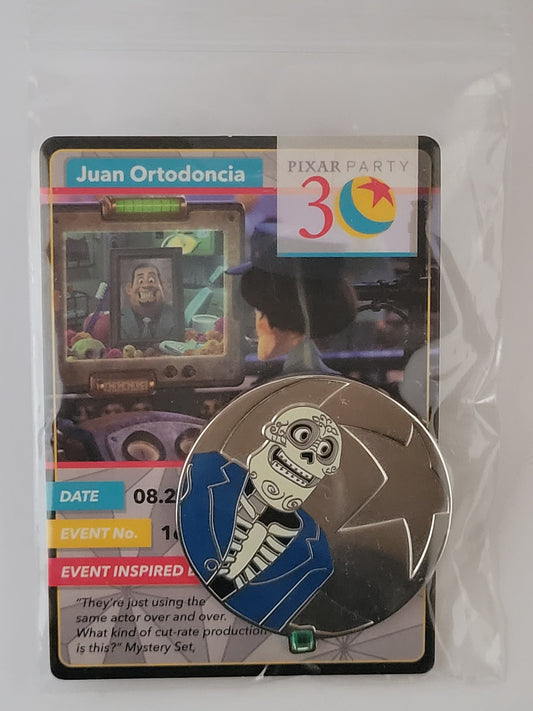 WDW Disney Pin - Re-collections - Juan Ortodoncia Pixar Party Coco LE 3000 with Trading Card