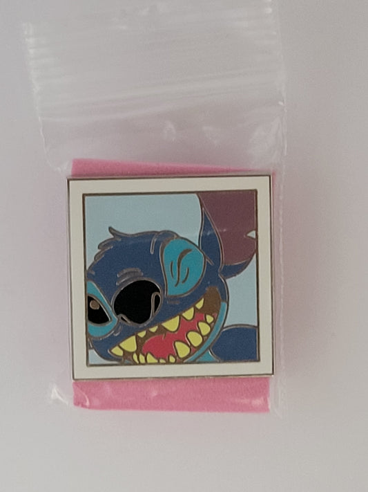 Disney Parks Pin - Character Selfie Photo - Stitch