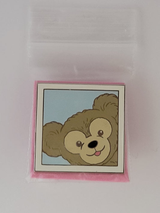 Disney Parks Pin - Character Selfie Photo - Duffy