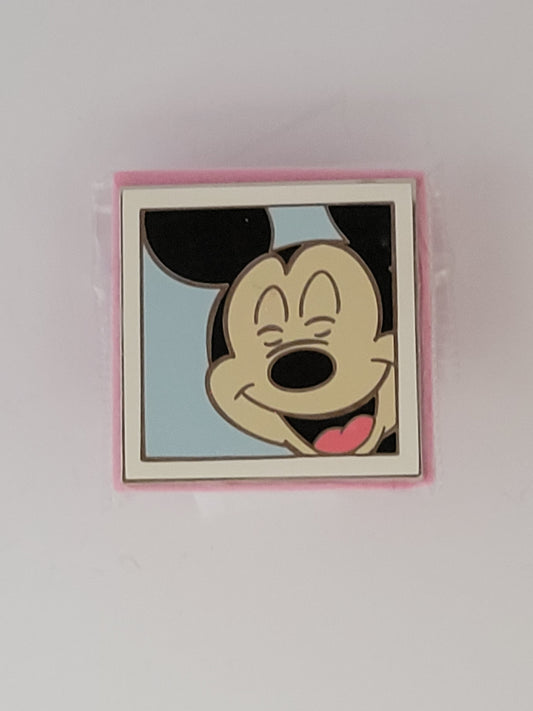 Disney Parks Pin - Character Selfie Photo - Mickey Mouse