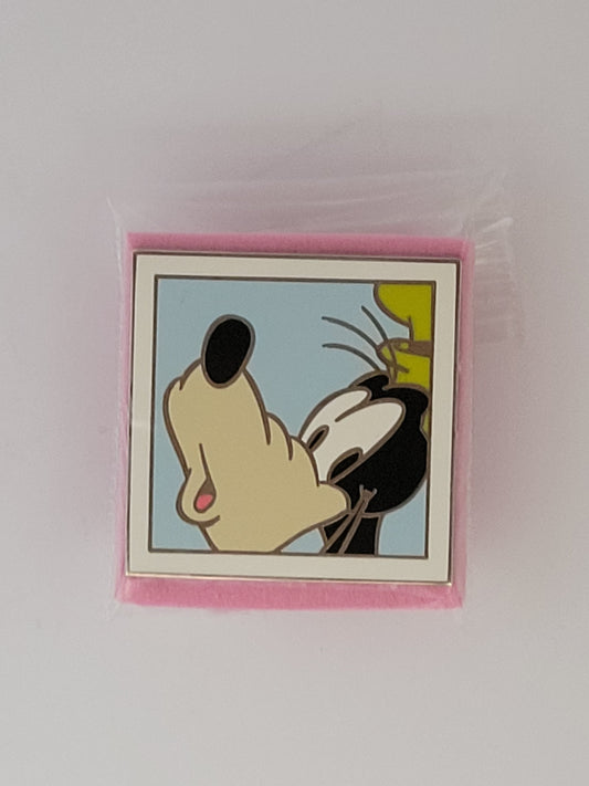 Disney Parks Pin - Character Selfie Photo - Goofy