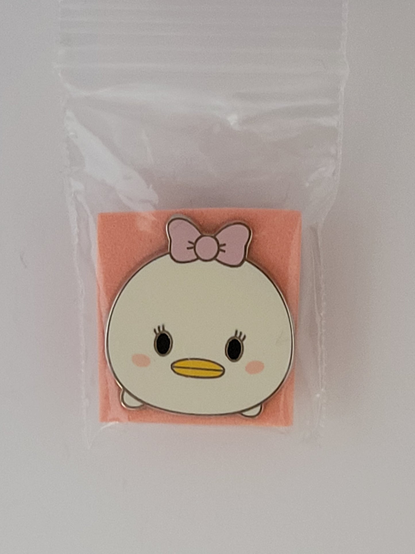Disney Parks Pin - Tsum Tsum Series 1 - Daisy Duck
