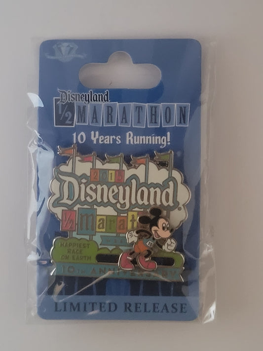 DLR runDisney Pin - 2015 Disneyland Half Marathon Weekend - 10th Anniversary Mickey LR