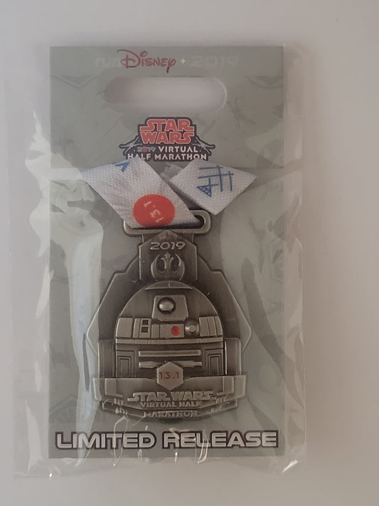 runDisney Pin - 2019 Star Wars Virtual Half Marathon - Medal Replica - R2D2 LR