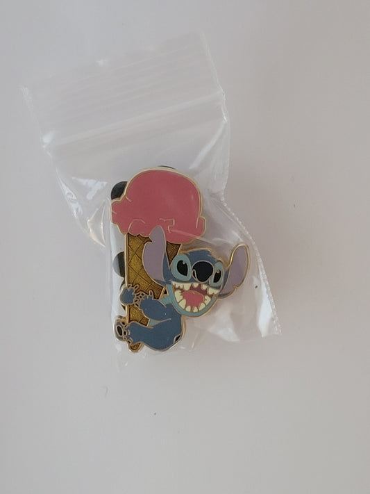 DSSH - Pin Trader's Delight PTD - Lilo and Stitch - Stitch hugging pink ice cream cone LE 300